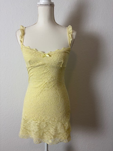 yellow lace dress